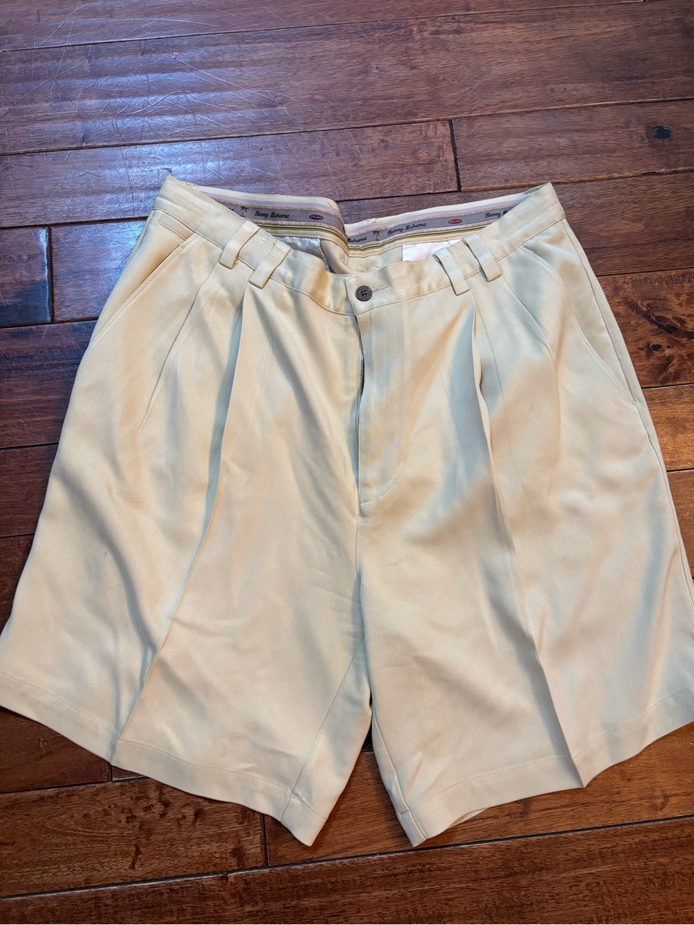 Tommy Bahama 100%silk relaxed shorts sz  36